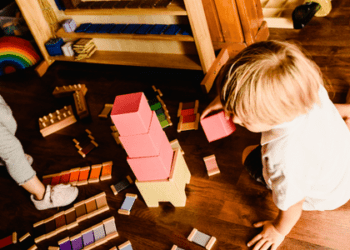 Montessori Pembe Kule Nedir?