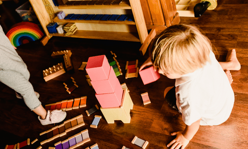  Montessori Pembe Kule Nedir?